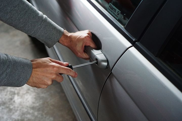 Broken-Car-Key-Extraction--in-Ocoee-Florida-Broken-Car-Key-Extraction-6531700-image