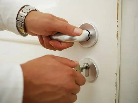Broken-Key-Extraction--in-Satellite-Beach-Florida-broken-key-extraction-satellite-beach-florida.jpg-image
